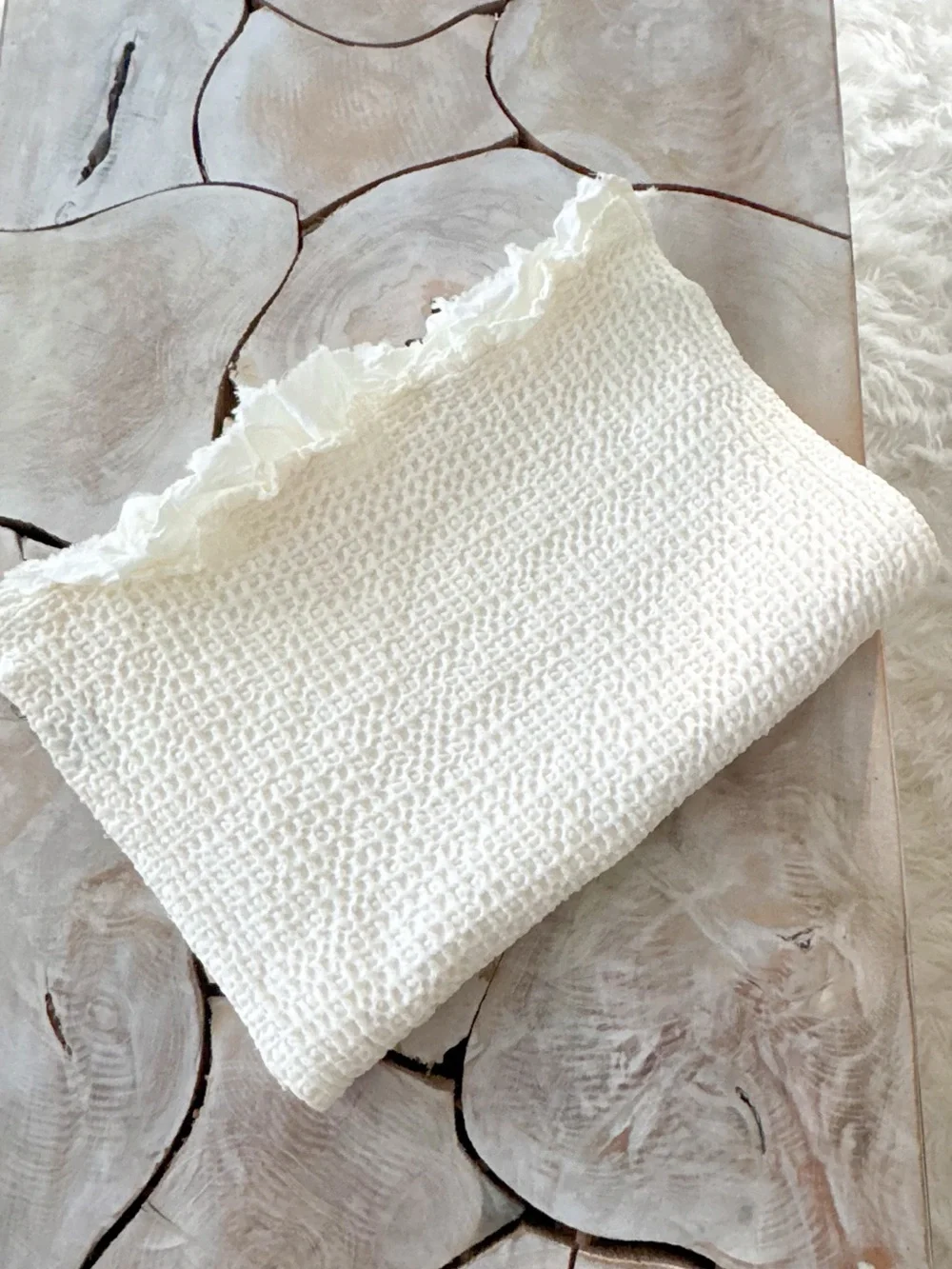 NWOT🤎BEAUTIFUL FINE LINEN WAFFLE TEXTURED TABLE RUNNER 🤎🤍